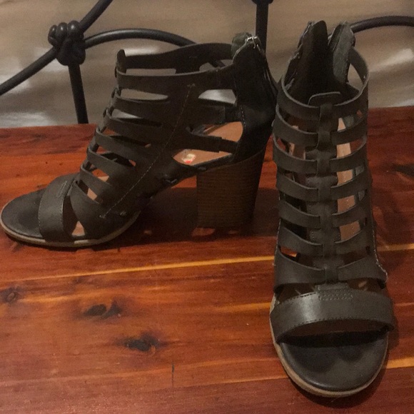 Open Toed Heels - Picture 3 of 4